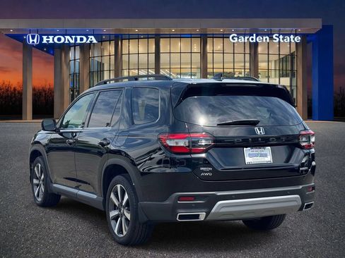 Certified 2023 Honda Pilot Touring image 4