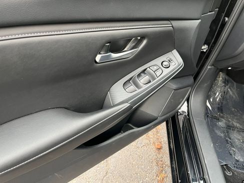 Used 2025 Nissan Sentra SV image 18