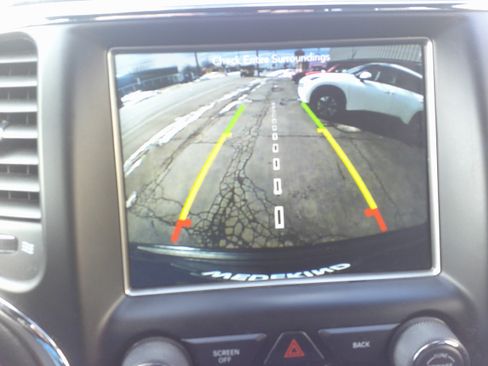 Used 2017 Jeep Grand Cherokee Altitude image 25