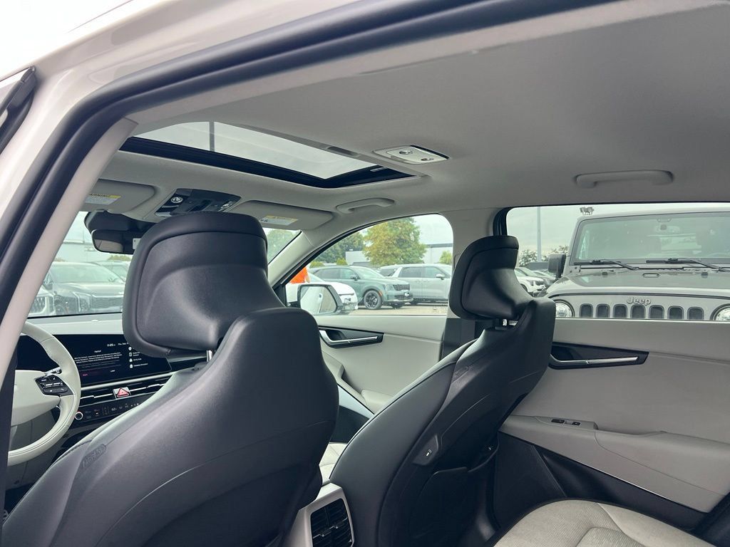 New 2026 Kia Niro Wave w/ Wave Preserve Package FWD image 10