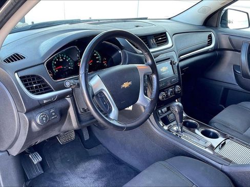 Used 2017 Chevrolet Traverse LT w/ Style and Technology Package image 14