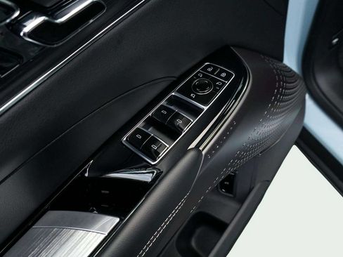 Used 2024 Cadillac Lyriq Luxury RWD image 16