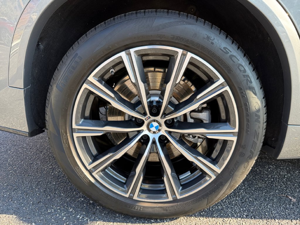 Certified 2026 BMW X5 xDrive50e w/ M Sport Package AWD/4WD image 17