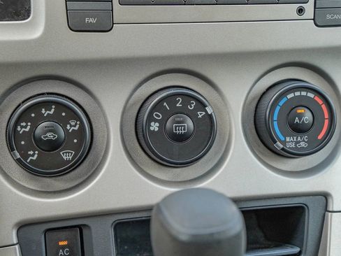 Used 2009 Pontiac Vibe w/ Preferred Package image 29