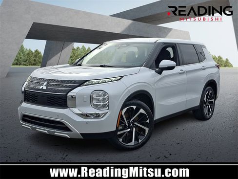 Used 2024 Mitsubishi Outlander SE image 1