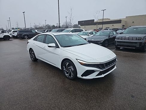 New 2026 Hyundai Elantra Limited FWD image 7