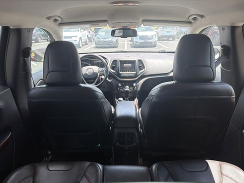 Used 2016 Jeep Cherokee Trailhawk w/ Comfort/Convenience Group AWD/4WD image 19