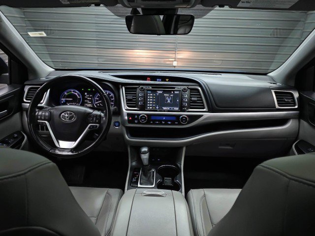 Used 2017 Toyota Highlander XLE AWD/4WD image 12