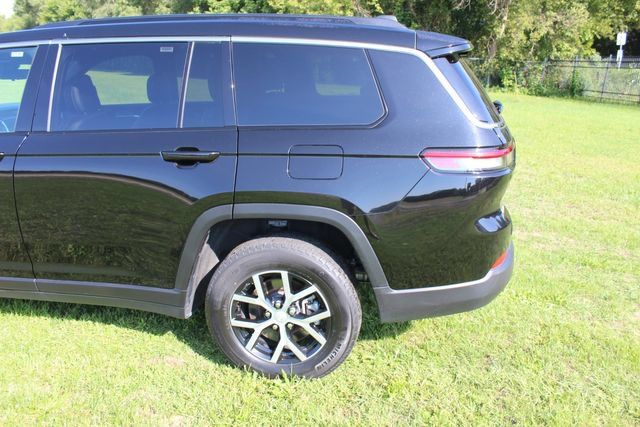 Used 2024 Jeep Grand Cherokee L Limited w/ Luxury Tech Group II AWD/4WD image 10