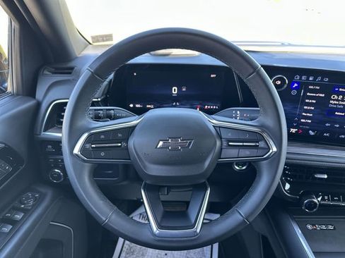 Used 2025 Chevrolet Suburban Z71 image 13