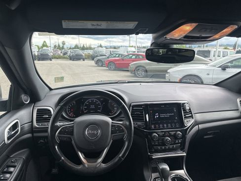 Used 2019 Jeep Grand Cherokee Altitude image 10
