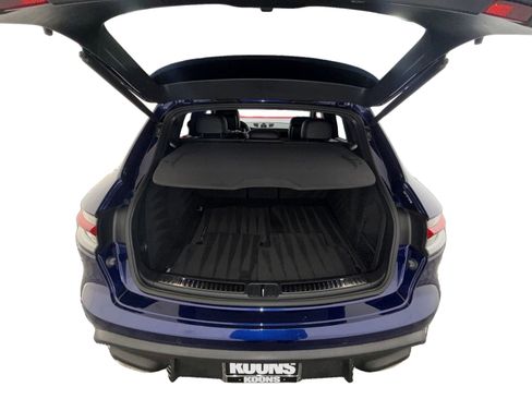 Used 2022 Porsche Macan w/ Premium Package Plus image 26