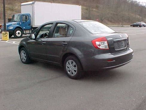 Used 2010 Suzuki SX4 LE FWD image 7