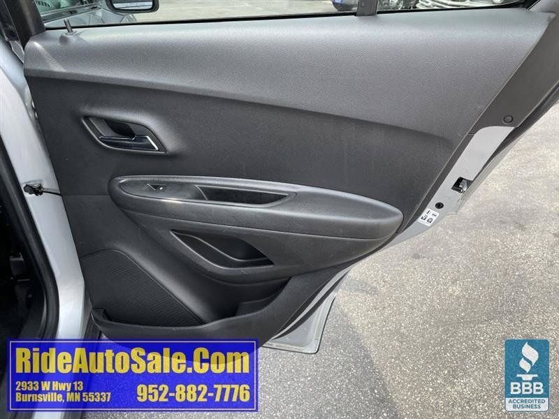 Used 2020 Chevrolet Trax LT w/ LT Convenience Package FWD image 15