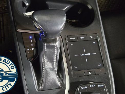 Used 2019 Lexus UX 200 FWD image 18