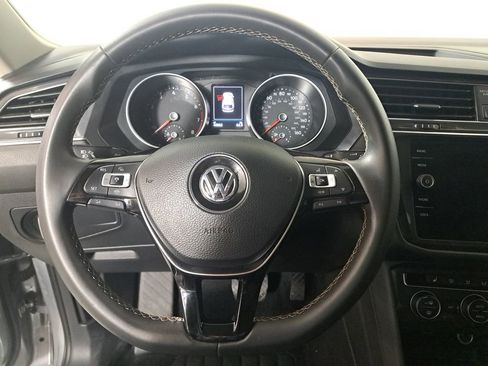 Used 2021 Volkswagen Tiguan SE w/ Panoramic Sunroof Package image 16