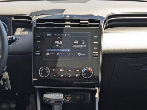 Used 2024 Hyundai Tucson SE image 16