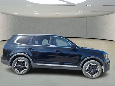 Used 2023 Kia Telluride EX w/ EX Captain's Chair Package image 6