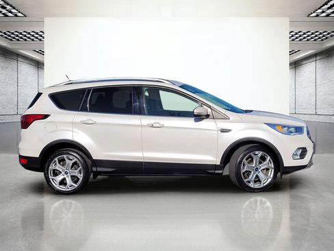 Used 2019 Ford Escape Titanium image 6