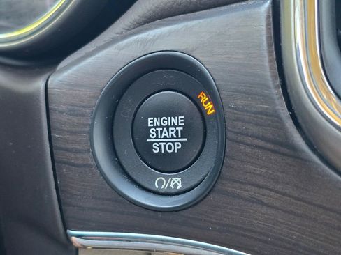 Used 2018 Jeep Grand Cherokee Overland RWD image 36