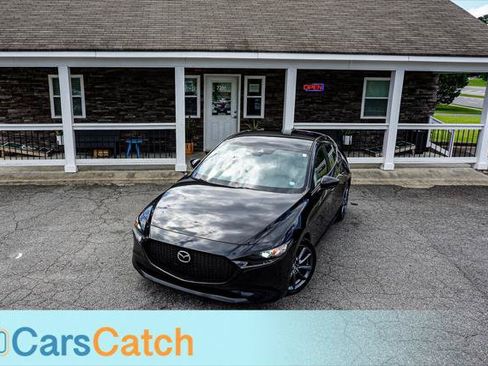 Used 2019 MAZDA MAZDA3 Hatchback w/ Preferred Package FWD image 3