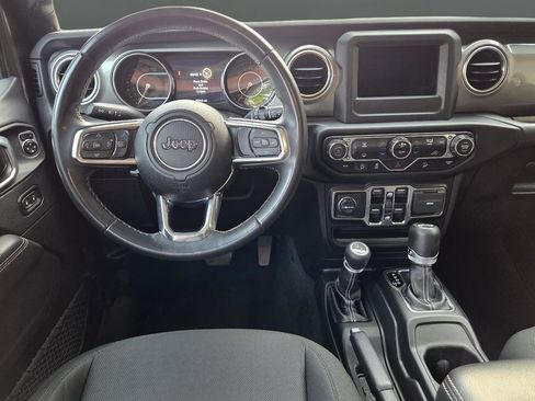 Used 2019 Jeep Wrangler Unlimited Sahara AWD/4WD image 18