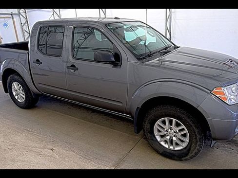 Used 2016 Nissan Frontier SV w/ SV Value Truck Package AWD/4WD image 3