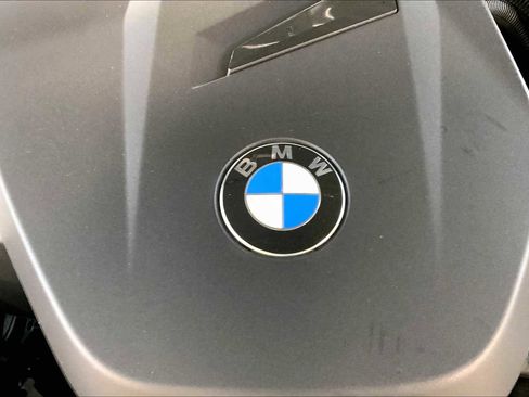 New 2025 BMW 330i xDrive Sedan w/ Premium Package image 17