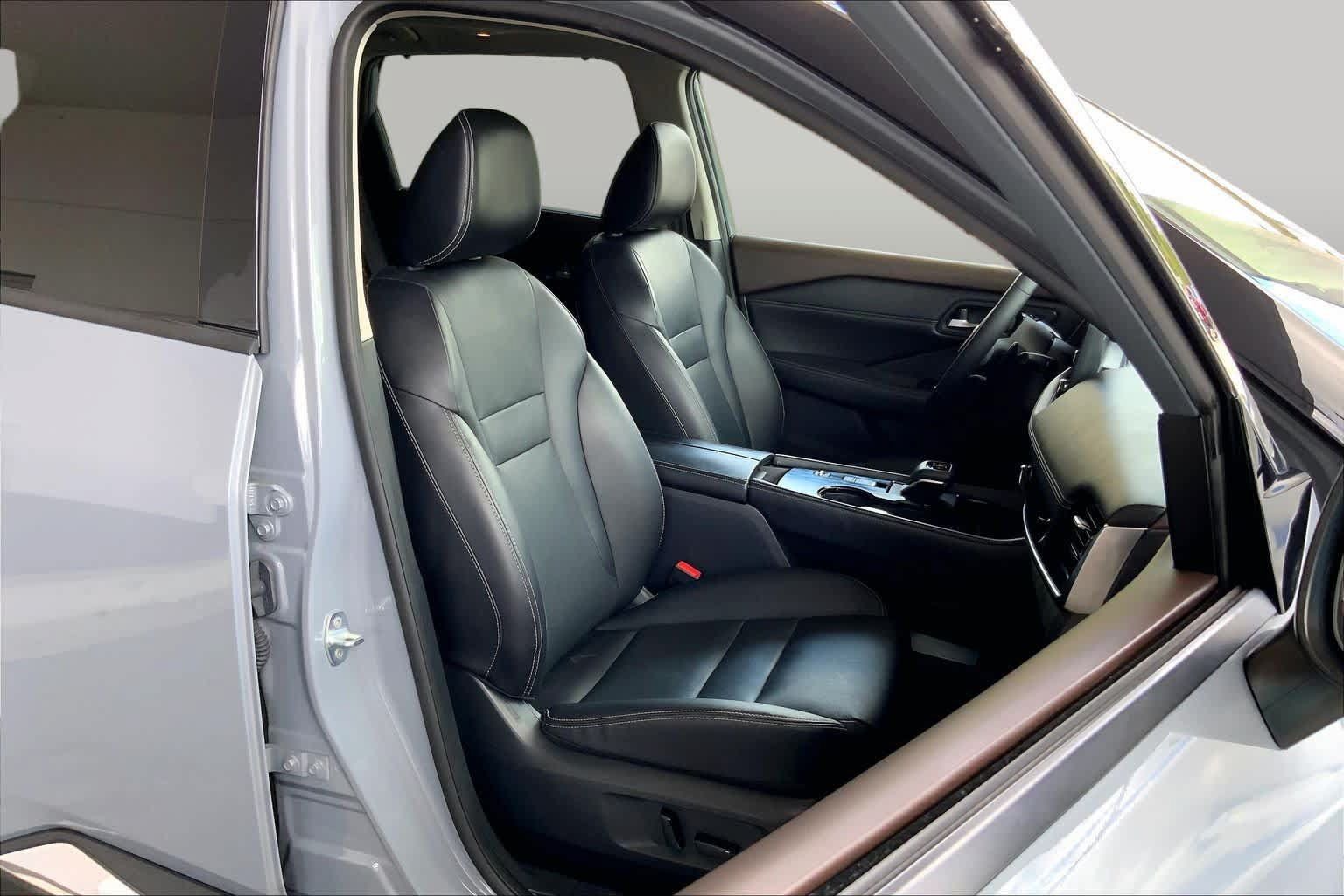 Used 2023 Nissan Rogue SL w/ SL Premium Package FWD image 9