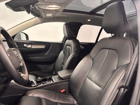 Certified 2025 Volvo XC40 B5 Plus image 12