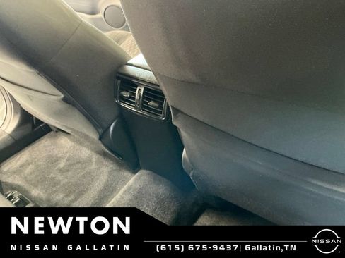Used 2019 Nissan Rogue SV w/ Sun & Sound Touring Package FWD image 18