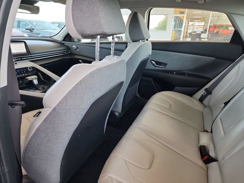 Used 2024 Hyundai Elantra Limited FWD image 37