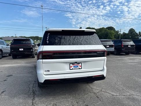 Used 2025 Lincoln Navigator Reserve AWD/4WD image 26