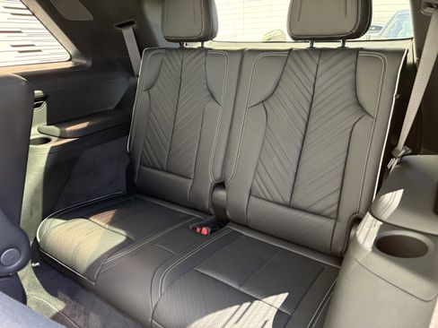 New 2026 Cadillac Vistiq Platinum image 14