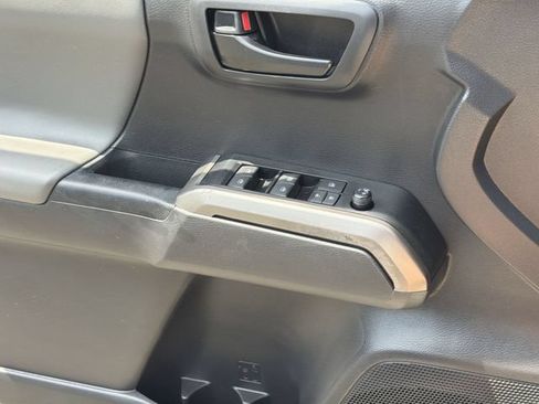 Used 2022 Toyota Tacoma SR5 w/ Technology Package RWD image 32