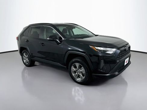 Used 2025 Toyota RAV4 XLE AWD/4WD image 3