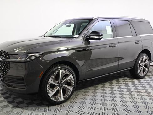 New 2026 Lincoln Navigator Black Label AWD/4WD image 2