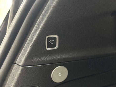 Used 2017 Chrysler Pacifica Limited FWD image 31