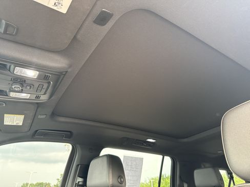 Used 2023 Chevrolet Suburban RST w/ Luxury Package AWD/4WD image 30