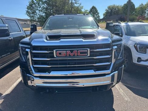Used 2024 GMC Sierra 2500 SLE w/ SLE Value Package; AWD/4WD image 2