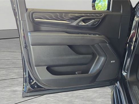 Used 2024 GMC Yukon XL Denali image 12