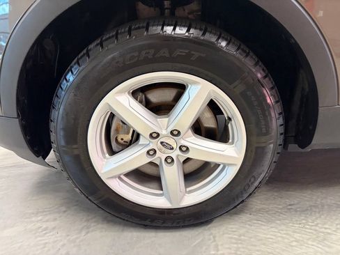 Used 2016 Ford Explorer XLT w/ Equipment Group 202A AWD/4WD image 23
