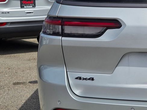 New 2026 Jeep Grand Cherokee L Limited w/ Limited Altitude Package AWD/4WD image 6