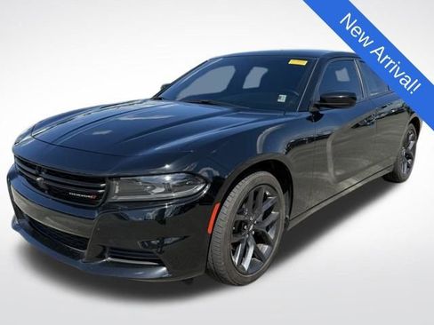 Used 2022 Dodge Charger SXT w/ Blacktop Package RWD image 3