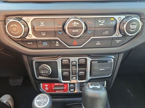 Used 2024 Jeep Wrangler Unlimited Rubicon 4xe image 28