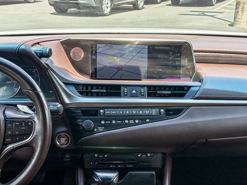 Used 2019 Lexus ES 350 w/ Premium Package FWD image 12