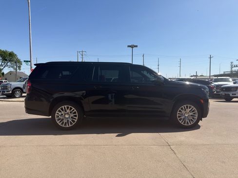 Used 2023 Chevrolet Suburban RST w/ Sport Performance Package AWD/4WD image 3
