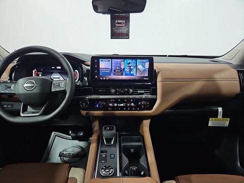 New 2026 Nissan Pathfinder Platinum AWD/4WD image 12