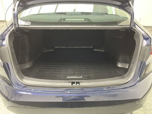 Used 2020 Toyota Corolla LE FWD image 3