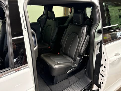New 2026 Chrysler Voyager LX FWD image 11